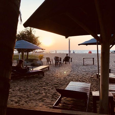 Lanka Beach Hotel Ettukala Ngoại thất bức ảnh