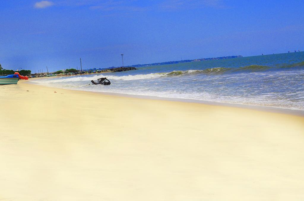 Lanka Beach Hotel Ettukala Ngoại thất bức ảnh