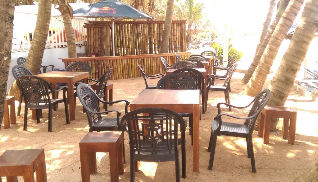Lanka Beach Hotel Ettukala Ngoại thất bức ảnh