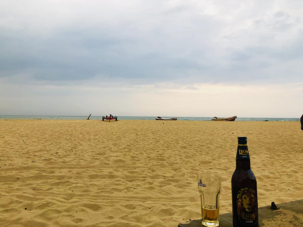 Lanka Beach Hotel Ettukala Ngoại thất bức ảnh