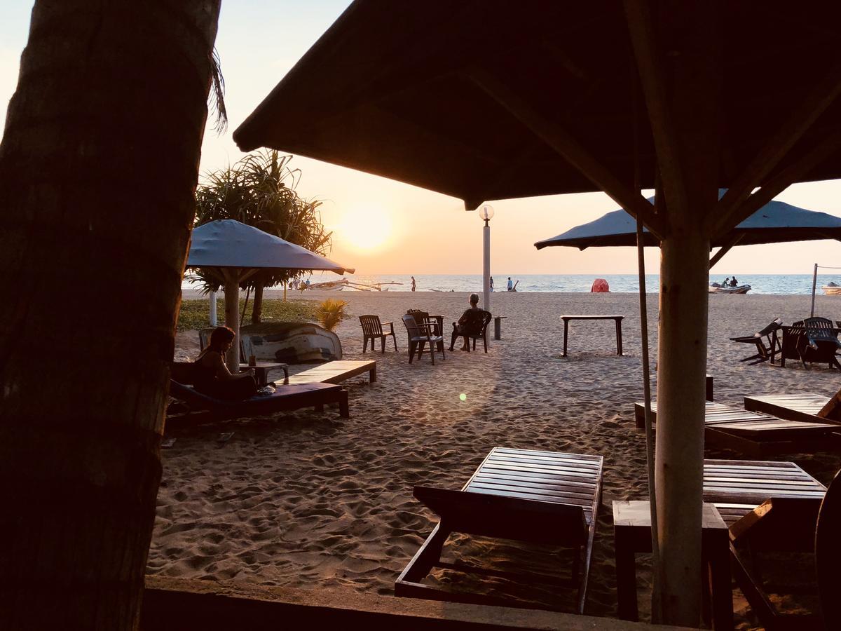 Lanka Beach Hotel Ettukala Ngoại thất bức ảnh