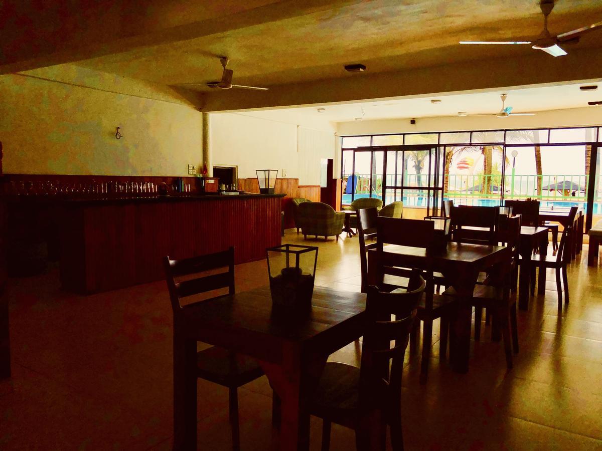 Lanka Beach Hotel Ettukala Ngoại thất bức ảnh