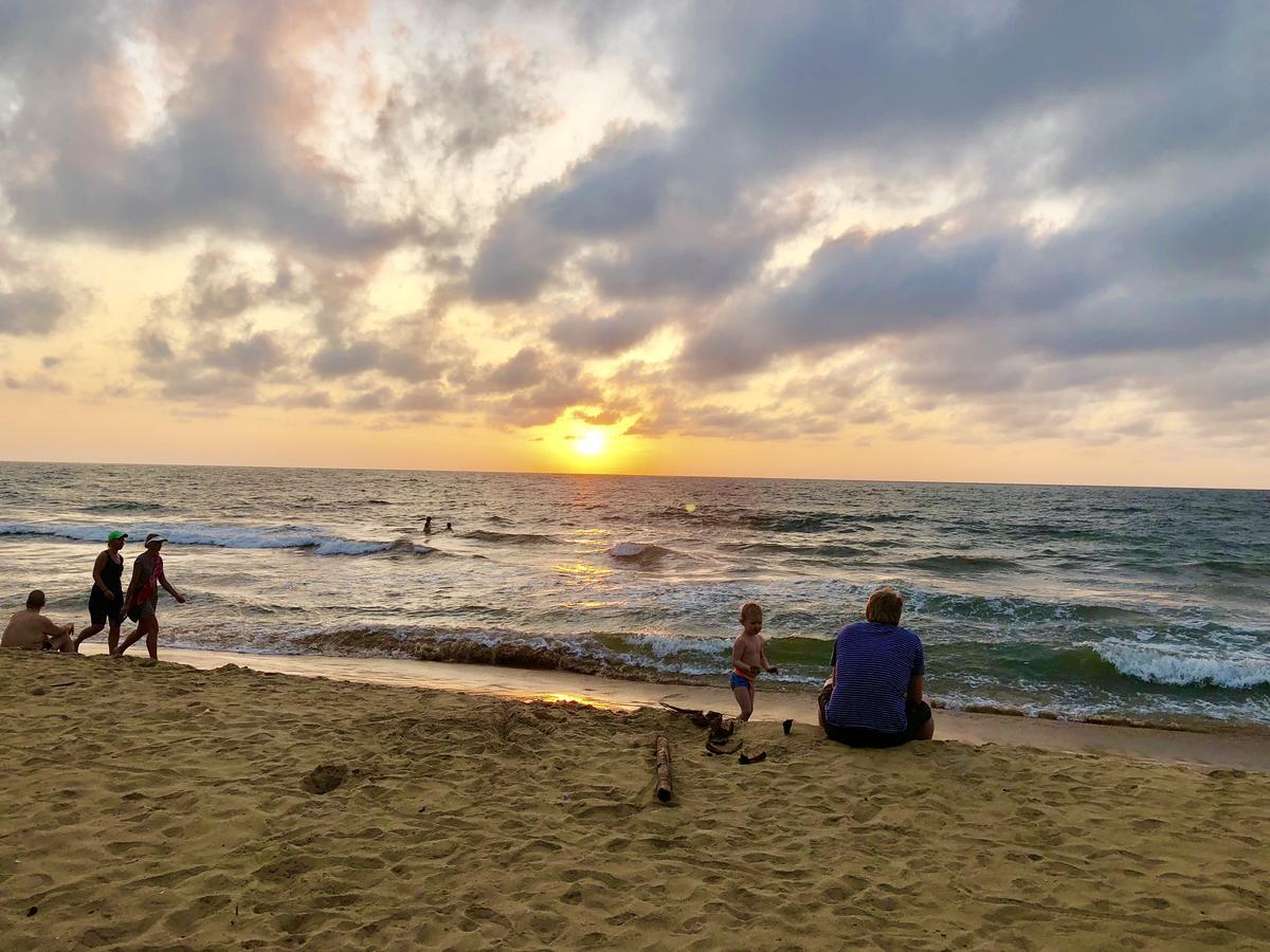 Lanka Beach Hotel Ettukala Ngoại thất bức ảnh