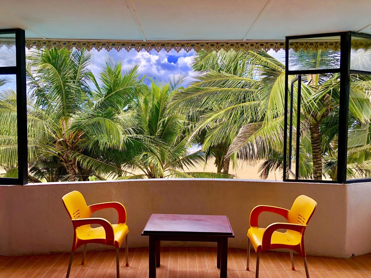 Lanka Beach Hotel Ettukala Ngoại thất bức ảnh