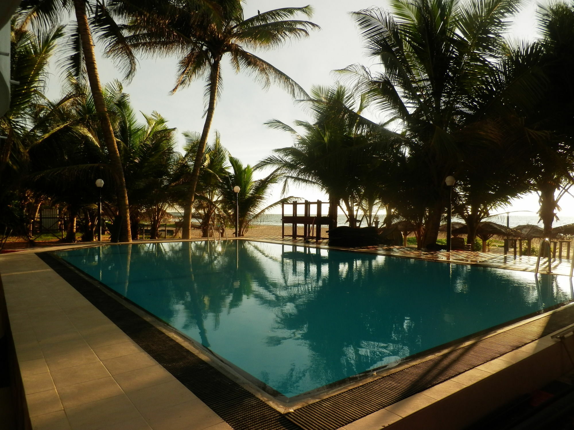 Lanka Beach Hotel Ettukala Ngoại thất bức ảnh
